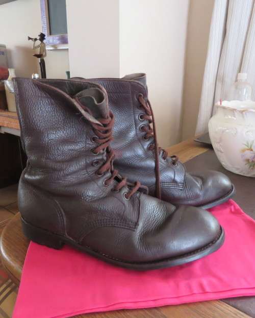 Pair SADF brown genuine leather army boots size 9.5 by DWS issued 2003.Army size 277W.Very good cond
