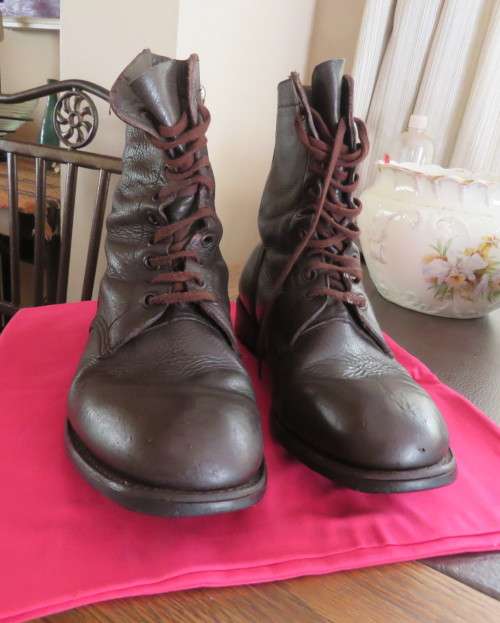 Pair SADF brown genuine leather army boots size 9.5 by DWS issued 2003.Army size 277W.Very good cond