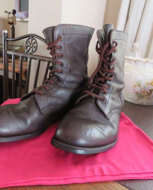 Pair SADF brown genuine leather army boots size 9.5 by DWS issued 2003.Army size 277W.Very good cond