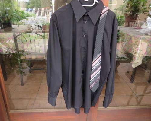 Brand new black polycotton long sleeve Men`s smart shirt by CIGNAL size XL.Free matching tie.