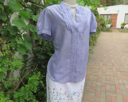Irresistible periwinkle short sleeve silk/cotton blend top by STUDIO W size 42/18.New condition.
