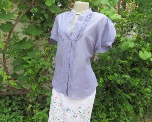 Irresistible periwinkle short sleeve silk/cotton blend top by STUDIO W size 42/18.New condition.