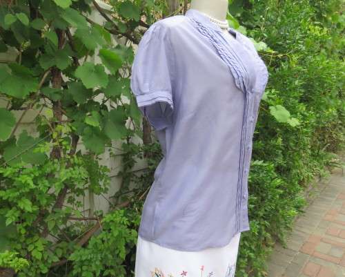 Irresistible periwinkle short sleeve silk/cotton blend top by STUDIO W size 42/18.New condition.