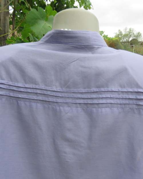 Irresistible periwinkle short sleeve silk/cotton blend top by STUDIO W size 42/18.New condition.