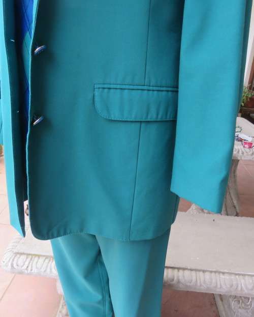 Elegant jade green 2 pc pantsuit by DAYTIMERS size 38/14. Long sleeve lined 3 button jacket.New cond