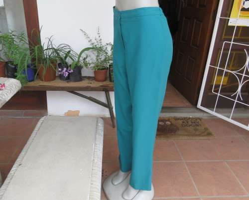 Elegant jade green 2 pc pantsuit by DAYTIMERS size 38/14. Long sleeve lined 3 button jacket.New cond
