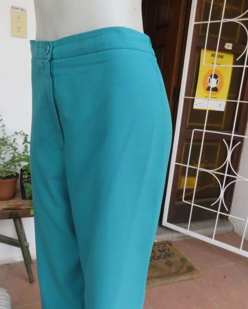 Elegant jade green 2 pc pantsuit by DAYTIMERS size 38/14. Long sleeve lined 3 button jacket.New cond