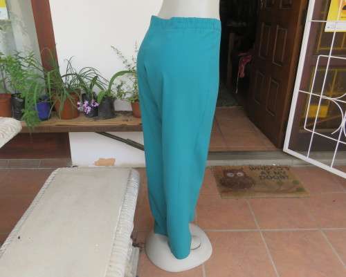Elegant jade green 2 pc pantsuit by DAYTIMERS size 38/14. Long sleeve lined 3 button jacket.New cond