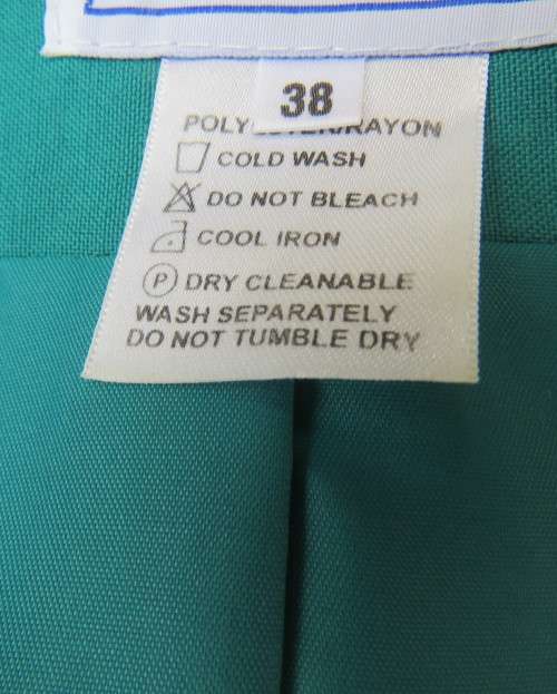 Elegant jade green 2 pc pantsuit by DAYTIMERS size 38/14. Long sleeve lined 3 button jacket.New cond