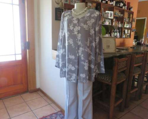 Fabulous silvergrey long sleeve top with pale grey floral pattern 42/18 by WOOLWORTHS.Collarless