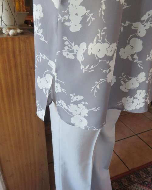 Fabulous silvergrey long sleeve top with pale grey floral pattern 42/18 by WOOLWORTHS.Collarless