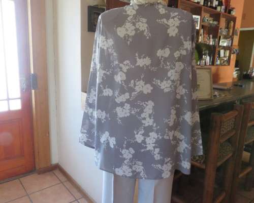 Fabulous silvergrey long sleeve top with pale grey floral pattern 42/18 by WOOLWORTHS.Collarless