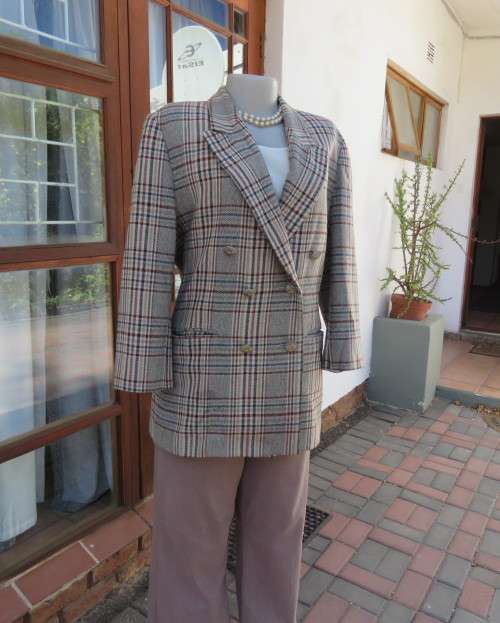 High quality RACHEL check fully lined double breast jacket cream/browns. 25% wool.Size 36/12.As new