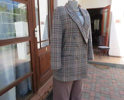 High quality RACHEL check fully lined double breast jacket cream/browns. 25% wool.Size 36/12.As new