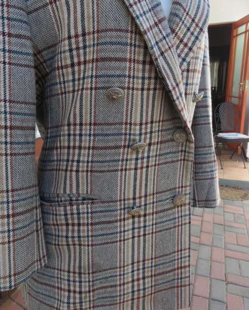 High quality RACHEL check fully lined double breast jacket cream/browns. 25% wool.Size 36/12.As new