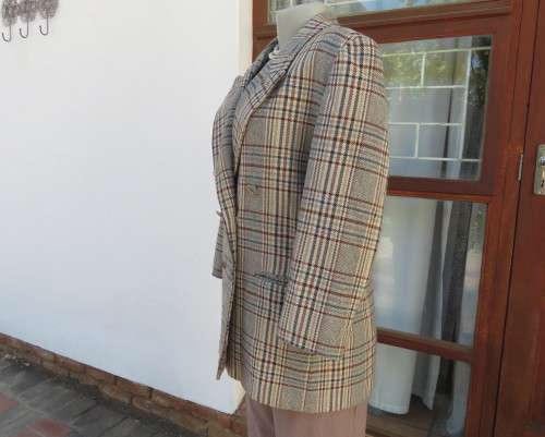 High quality RACHEL check fully lined double breast jacket cream/browns. 25% wool.Size 36/12.As new