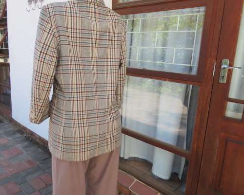 High quality RACHEL check fully lined double breast jacket cream/browns. 25% wool.Size 36/12.As new