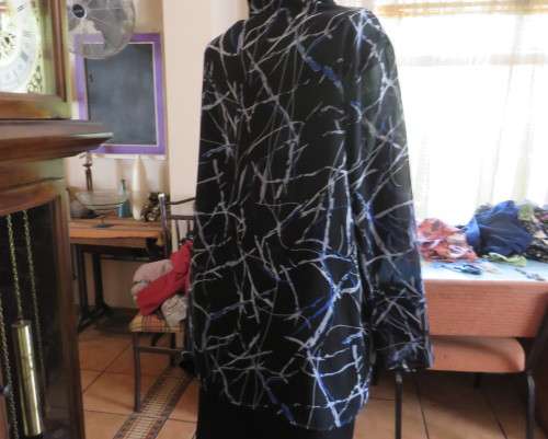 Classic black DONATELLA long sleeve top with grey/blue geometric pattern.Size 46/22.Open collar.