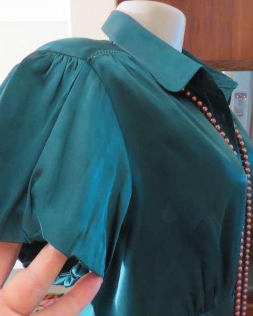 Snazzy emerald green soft silky stretch polyester MARKS & SPENCER top.Size 40/42.Capped sleeves.