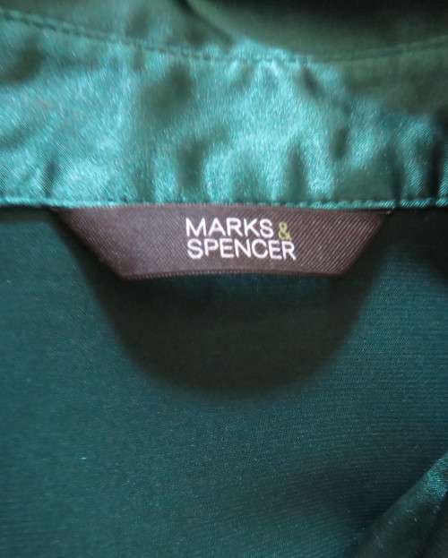 Snazzy emerald green soft silky stretch polyester MARKS & SPENCER top.Size 40/42.Capped sleeves.