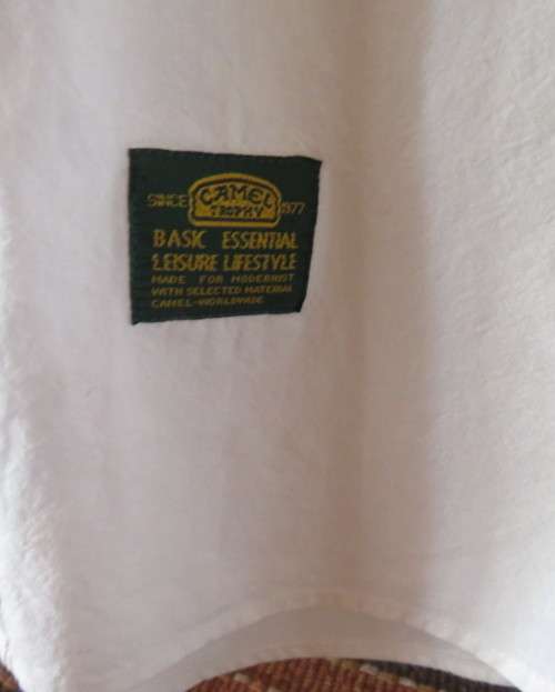 Best quality white 100% cotton CAMEL TROPHY short sleeve shirt.Two bellow pockets.Size L.New cond.