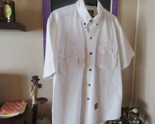 Best quality white 100% cotton CAMEL TROPHY short sleeve shirt.Two bellow pockets.Size L.New cond.