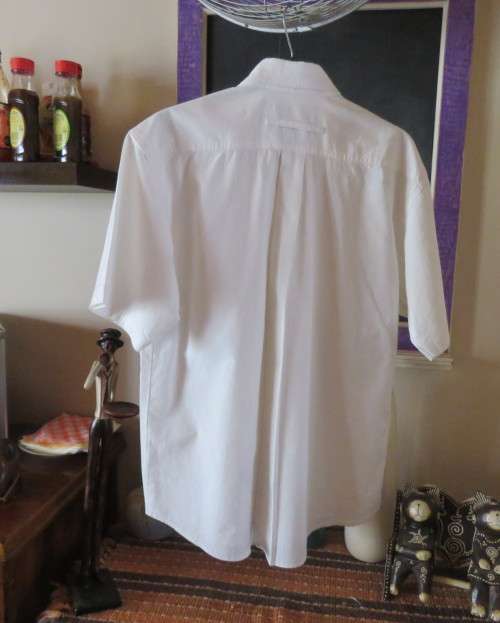 Best quality white 100% cotton CAMEL TROPHY short sleeve shirt.Two bellow pockets.Size L.New cond.