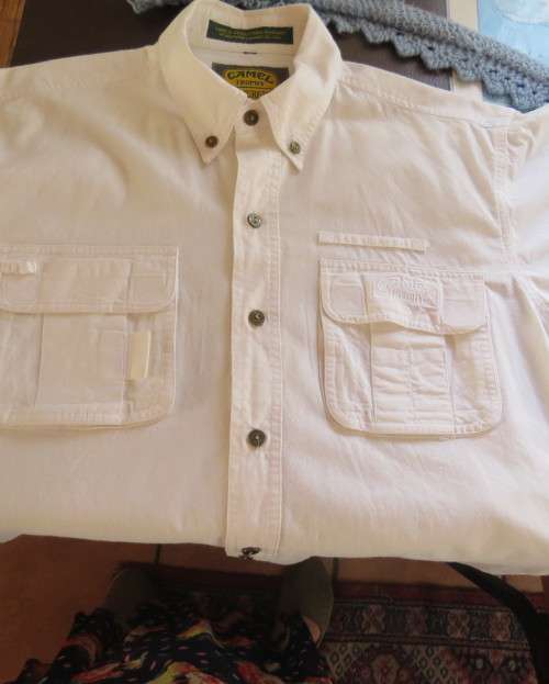 Best quality white 100% cotton CAMEL TROPHY short sleeve shirt.Two bellow pockets.Size L.New cond.