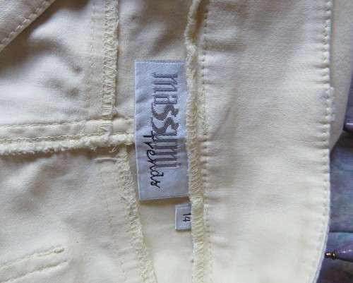 Classy vanilla yellow cropped pants in size 36/12 by MASSUMI Trends..Cotton stretch.As new