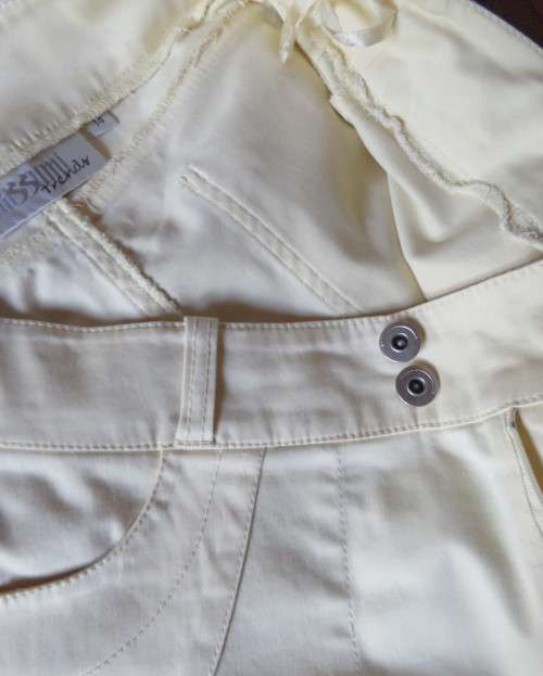 Classy vanilla yellow cropped pants in size 36/12 by MASSUMI Trends..Cotton stretch.As new