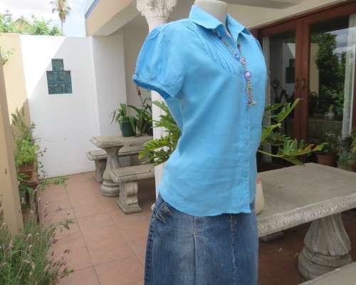 KELSO linen top with button down V front with collar in sky blue size 36/12.Tucked bib on front.