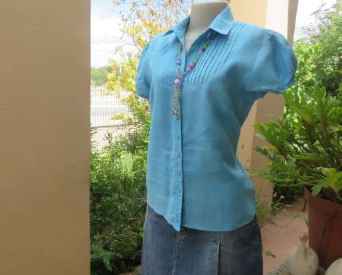 KELSO linen top with button down V front with collar in sky blue size 36/12.Tucked bib on front.