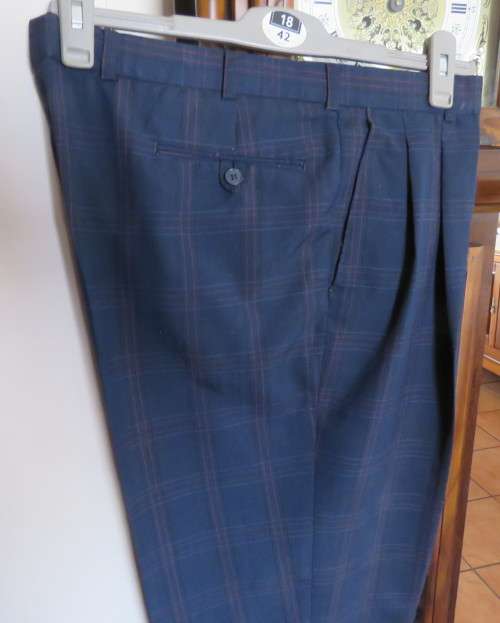 Handsomely tailored Men`s trousers by PRINGLE of SCOTLAND size 38 in navy check.Very good cond.