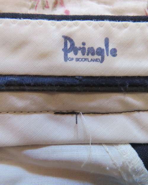Handsomely tailored Men`s trousers by PRINGLE of SCOTLAND size 38 in navy check.Very good cond.