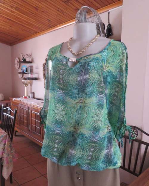 Sexy sheer polyester slip over naked shoulder raglan sleeve top in greens.Size 42/18.Blouson style.