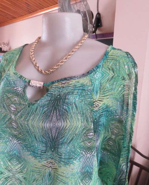 Sexy sheer polyester slip over naked shoulder raglan sleeve top in greens.Size 42/18.Blouson style.