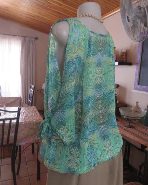 Sexy sheer polyester slip over naked shoulder raglan sleeve top in greens.Size 42/18.Blouson style.