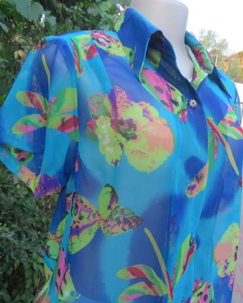 Colourful sheer poly short sleeve button down top/shirt collar. Blue with pink/yellow butterflies.36