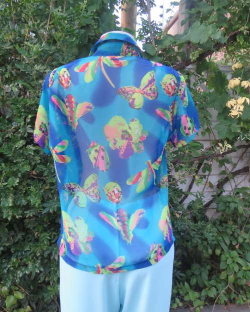 Colourful sheer poly short sleeve button down top/shirt collar. Blue with pink/yellow butterflies.36