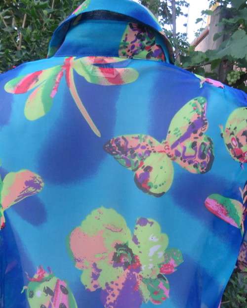 Colourful sheer poly short sleeve button down top/shirt collar. Blue with pink/yellow butterflies.36