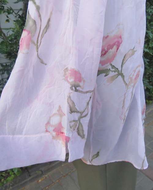 Smart creased polyester pale pink floral top.Bracelet length sleeves.By CLOTHING BARN size 44
