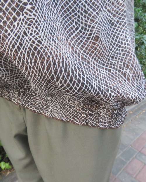 Chic brown/white animal print sleeveless slip over polyester top. Wide banded collar to tie. Size 38