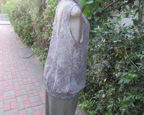 Chic brown/white animal print sleeveless slip over polyester top. Wide banded collar to tie. Size 38