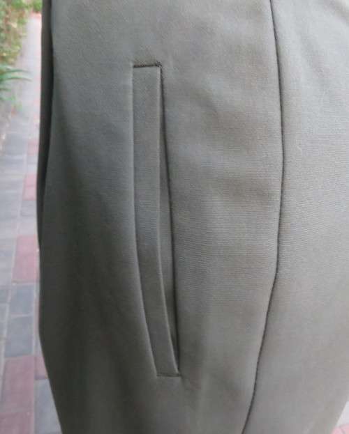 Dress pants in dark olive with tailored side pockets.Pleated front.Tapered legs. ize 36/12.As new