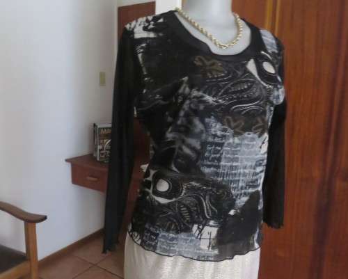 Stunning top by PERUZZI from Ireland. In black netting.2 layers.Top layer printed.Size 36/12.As new