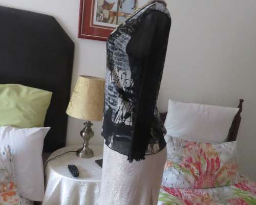 Stunning top by PERUZZI from Ireland. In black netting.2 layers.Top layer printed.Size 36/12.As new
