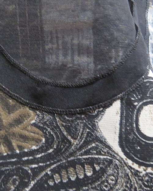 Stunning top by PERUZZI from Ireland. In black netting.2 layers.Top layer printed.Size 36/12.As new
