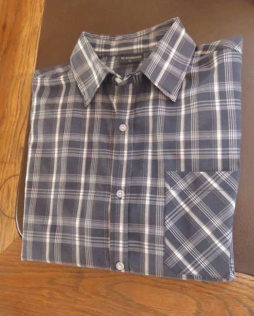 Cool navy/white check short sleeve casual Men`s shirt in polycotton.One front pocket.Size XL.As new.