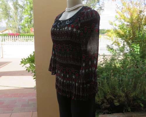 Absolute stunning QUEENSPARK size 34/10 permanent pleated black/red/white patterned top.New cond.