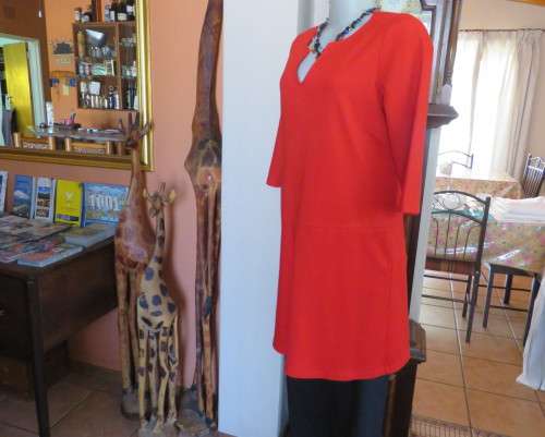 Smart cherry red long top in poly/rayon stretch jersey.By WOOLWORTHS size 38/14.New condition.